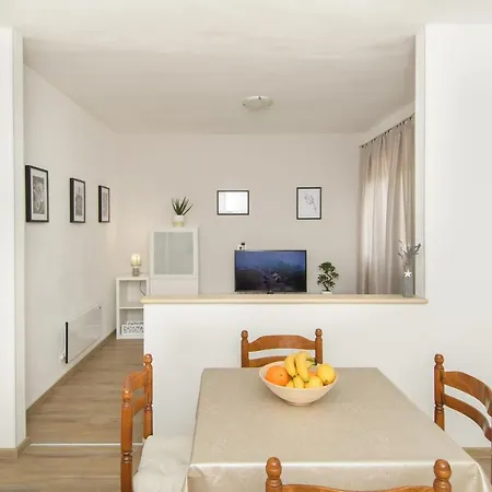 Apartment Alba *